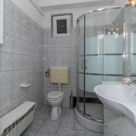 Apartment Skoljka *