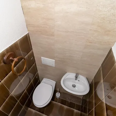 Skoljka Apartment *