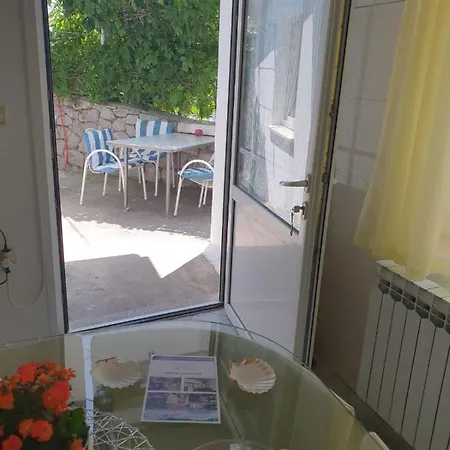 Skoljka Apartment *